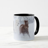 Mug Chevaux courant à travers la neige (Devant droit)