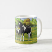 Mug Chevaux De Peinture De Pinto Noir En Pâturage Été (Devant droit)