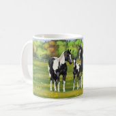 Mug Chevaux De Peinture De Pinto Noir En Pâturage Été (Devant gauche)