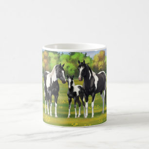 Mug Chevaux De Peinture De Pinto Noir En Pâturage Été