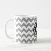 Mug Chevron Gris Blanc Clé Grecque Noire Monogramme 3 (Gauche)