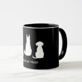 Mug Chez le chien, nous faisons confiance aux Amoureux (Devant droit)