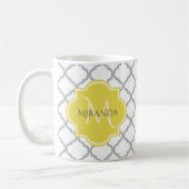 Mug Chic Blanc Gris Quatrefoil Jaune Nom Monogramme (Gauche)
