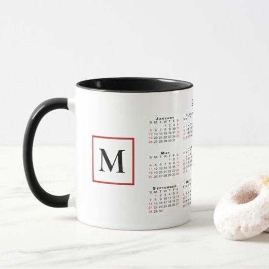 Mug Chic Monogramme 2025 Calendrier Noir Blanc Rouge (Avec donut)