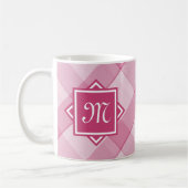 Mug Chic Pink Plaid Avec Monogramme Diagonal Moderne (Gauche)