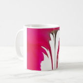 Mug Chic rouge extraordinaire rose sous le ciel blanc. (Devant gauche)