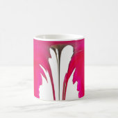 Mug Chic rouge extraordinaire rose sous le ciel blanc. (Centre)