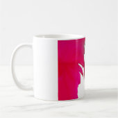 Mug Chic rouge extraordinaire rose sous le ciel blanc. (Gauche)