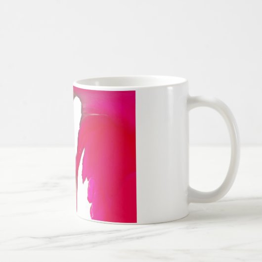 Mug Chic rouge extraordinaire rose sous le ciel blanc. (Droite)