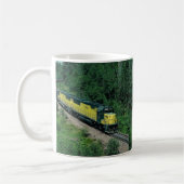 Mug Chicago et no. du nord-ouest d'EMD 8028 avec le (Gauche)