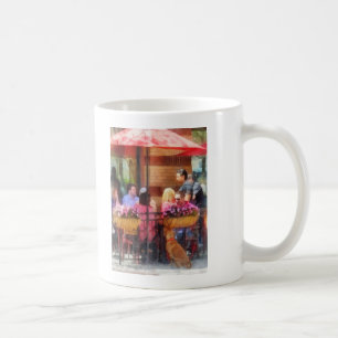 Mug Chien attendant au café Hoboken NJ