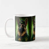 Mug Chien berger allemand en tenue de jour St. Patrick (Gauche)