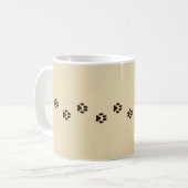 Mug Chien Brown foncé Empreintes de pattes Canine Trac (Devant gauche)