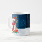 Mug Chien carlin en neige avec cadeaux de Noël (Devant gauche)