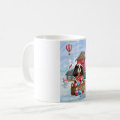 Mug Chien Cavalier King dans la maison de Noël enneigé (Devant gauche)