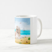 Mug Chien de chien afghan sur la plage (Devant droit)