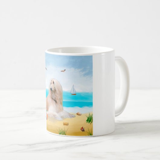 Mug Chien de chien afghan sur la plage (Devant droit)