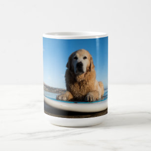 Mug Chien de golden retriever s'étendant sur un