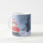Mug Chien de taureau français en neige assis à Noël (Devant gauche)