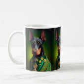 Mug Chien Doberman en robe de la Saint-Patrick (Gauche)