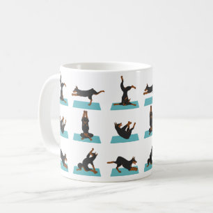Mug Chien Doberman Pinscher faisant du yoga