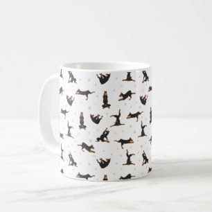 Mug Chien Doberman Pinscher faisant du yoga