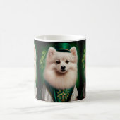 Mug Chien Eskimo américain en Robe du Jour de la Saint (Centre)
