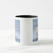 Mug Chien fonctionnant dans l'eau à la plage (Centre)