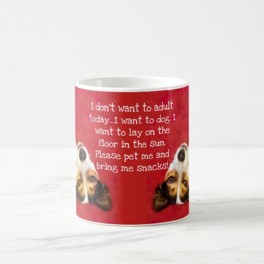 Mug Chien idiot sur l'arrière - plan rouge