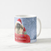 Mug Chien pekingese en neige assis sur un camion de No (Devant droit)