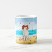 Mug Chien roi cavalier sur la plage (Centre)