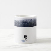MUG CHIEN SUR UNE PLAIN DE NEIGE (Centre)