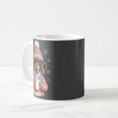 Mug Chien teckel confortable avec un chocolat chaud de (Devant gauche)