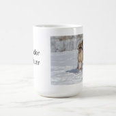 Mug Chiens d'arrêt de Labrador jouant dans la neige (Centre)