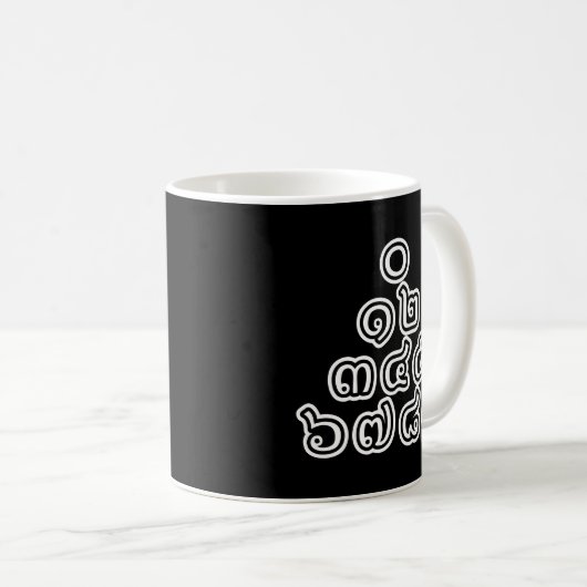 Mug Chiffres thaïlandais Pyramide ♦ Script en thaï ♦ (Devant droit)