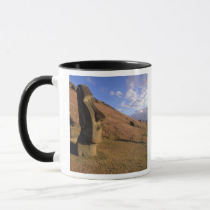 Mug Chili, Île de Pâques. Colline avec Moai