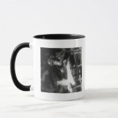 Mug Chimpanzé assis à table au zoo national (Gauche)