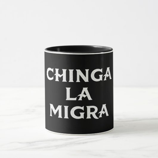 Mug Chinga LA Migra (Centre)