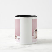 Mug Chiot avec le gâteau sur le plancher (Centre)