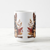 Mug chiot berger allemand posé avec des feuilles d'au (Centre)