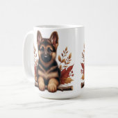 Mug chiot berger allemand posé avec des feuilles d'au (Devant gauche)