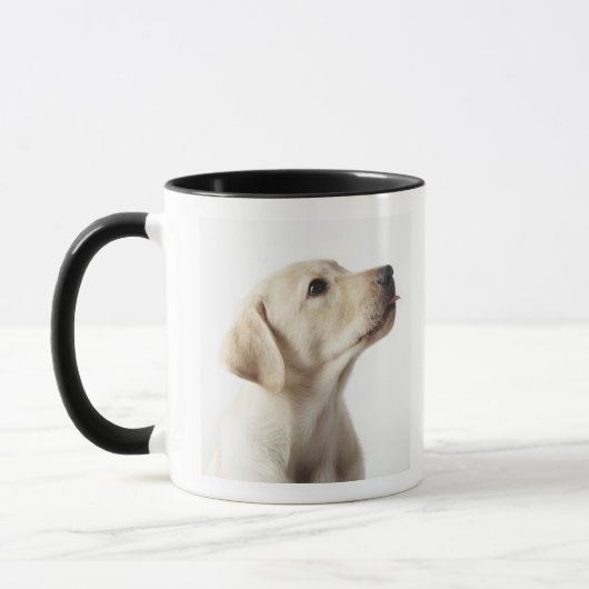 Mug Chiot blond de Labrador collant la langue (Gauche)