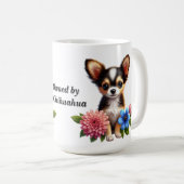 Mug Chiot Chihuahua avec Fleurs Décoratives (Devant droit)