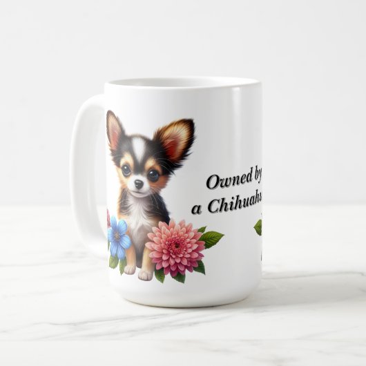Mug Chiot Chihuahua avec Fleurs Décoratives (Devant gauche)
