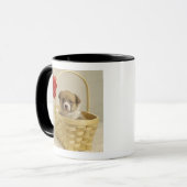 Mug Chiot dans un panier (Devant gauche)