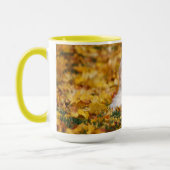 Mug Chiot De Goldendoodle En Feuilles D'Automne (Gauche)