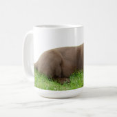 Mug Chiot de laboratoire de chocolat avec l'attitude (Devant gauche)