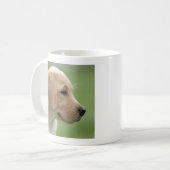Mug Chiot de repêcheur du labrador jaune (Devant gauche)