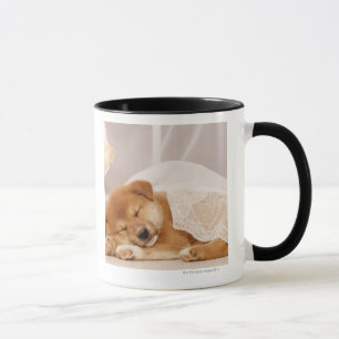 Mug Chiot de Shiba Inu dormant sous un rideau net