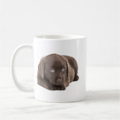 Mug Chiot mignon de Labrador de chocolat (Gauche)